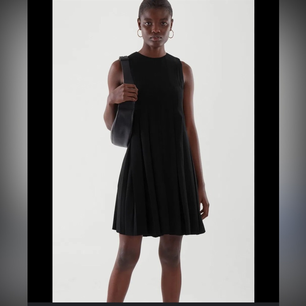 COS Pleated Playsuit Romper Dress Black Sz 8 Minimalist Mod Quiet Luxury Neutral